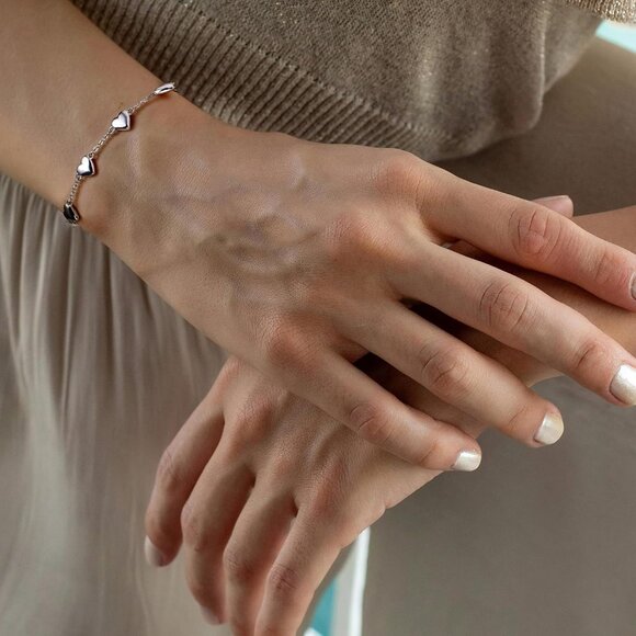 Women's Adjustable Silver Heart Charm Bracelet - Lightweight & Durable Design - Picture 4 of 7
